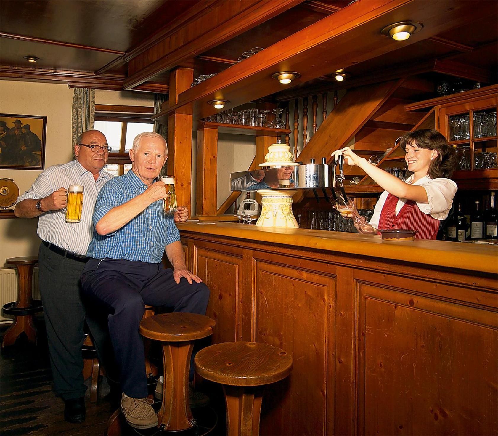 Altdeutsches Gasthaus Roter Hirsch Jena Esterno foto
